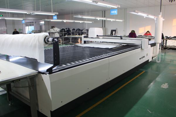 電腦裁床設(shè)備細(xì)節(jié)